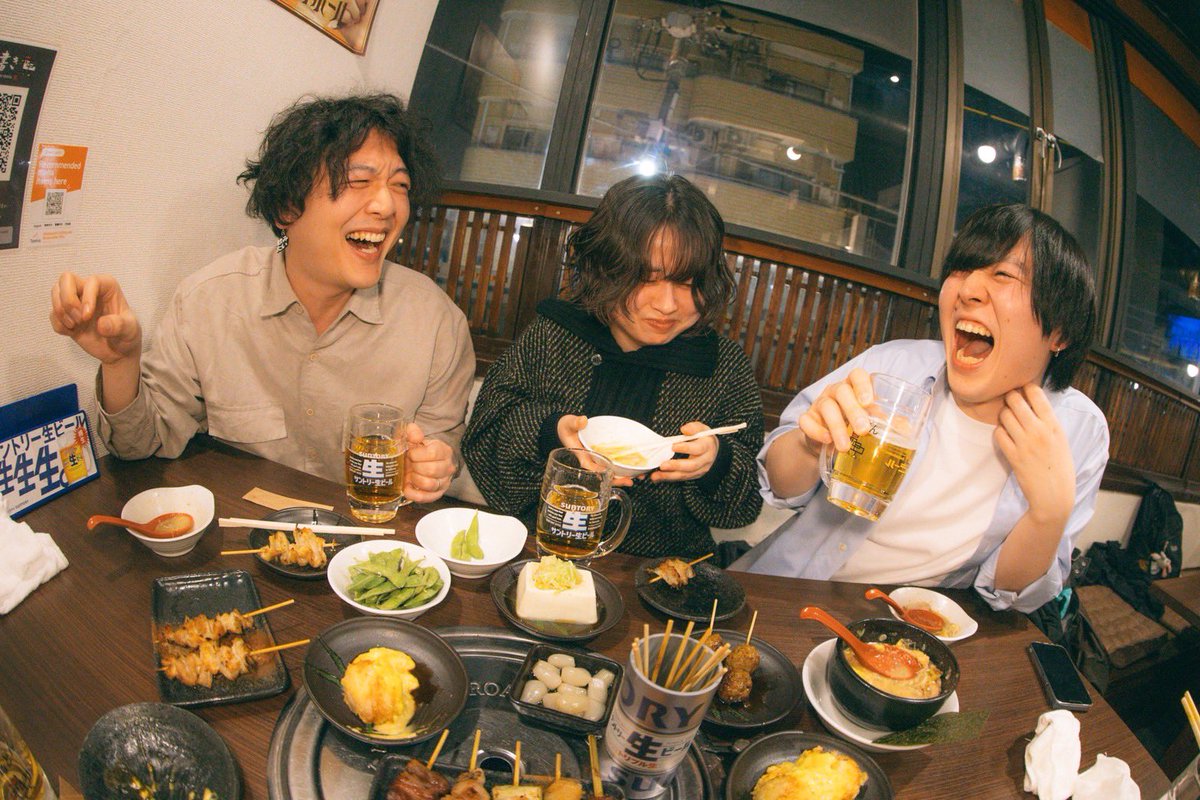 alcohol_chumu's tweet photo. 🏠新・アー写解禁！と、、、🏠

この度、Baサポートしてくれていた阿部シュン、(City Lovers)が白昼夢に正規加入いたしました！！！！🎉🎉

🎉 @abe_ess 

白昼夢3人の活動にご期待ください！！
今後ともよろしくお願いします〜！！！ https://t.co/mkyeH4YDhn