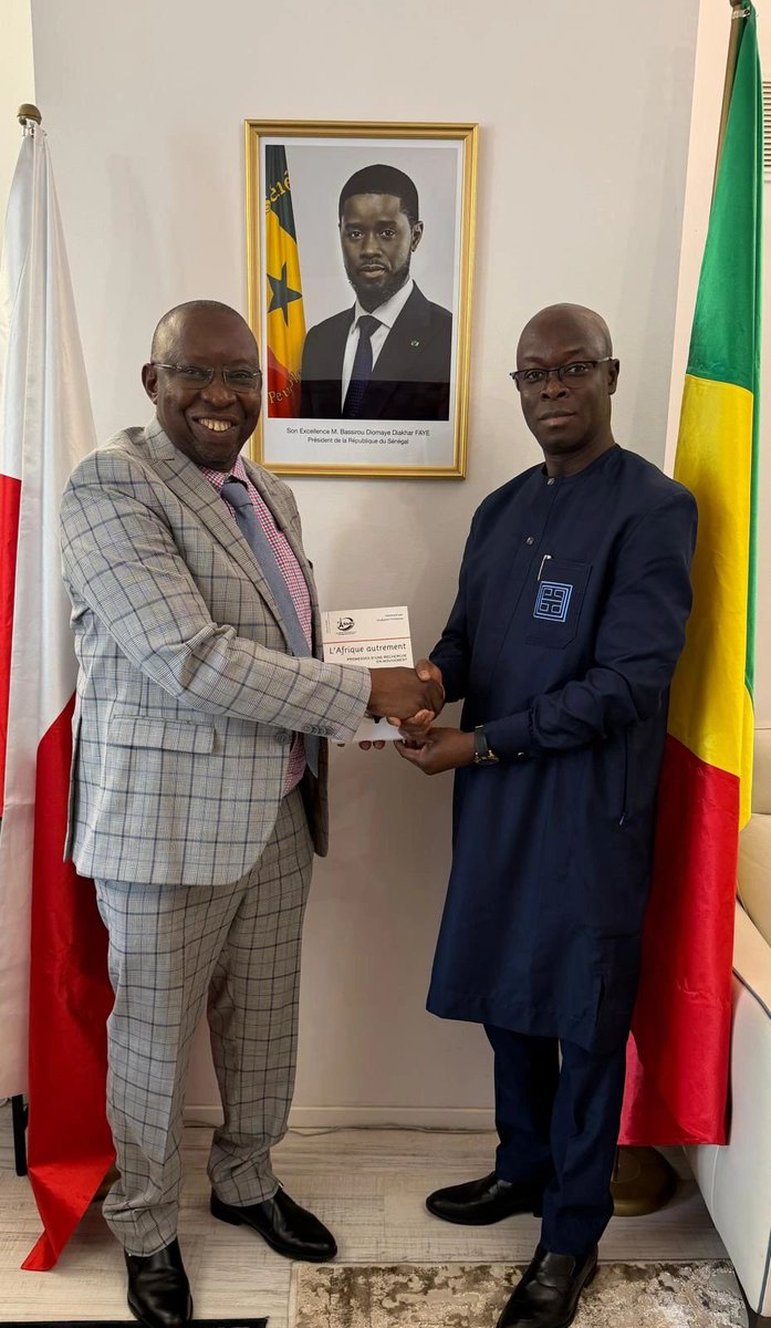 EscgYaounde's tweet photo. Sur invitation de S.E. Diamane Diome, Ambassadeur du Sénégal en Pologne, le Pr. Bertin Léopold Kouayep, Président de l’Université du Nil, participe à Varsovie aux célébrations de la Journée de l’Afrique. Des partenariats sont en cours de signatures. #AfricaDay #AcademicDiplomacy https://t.co/OquL7EgGYV