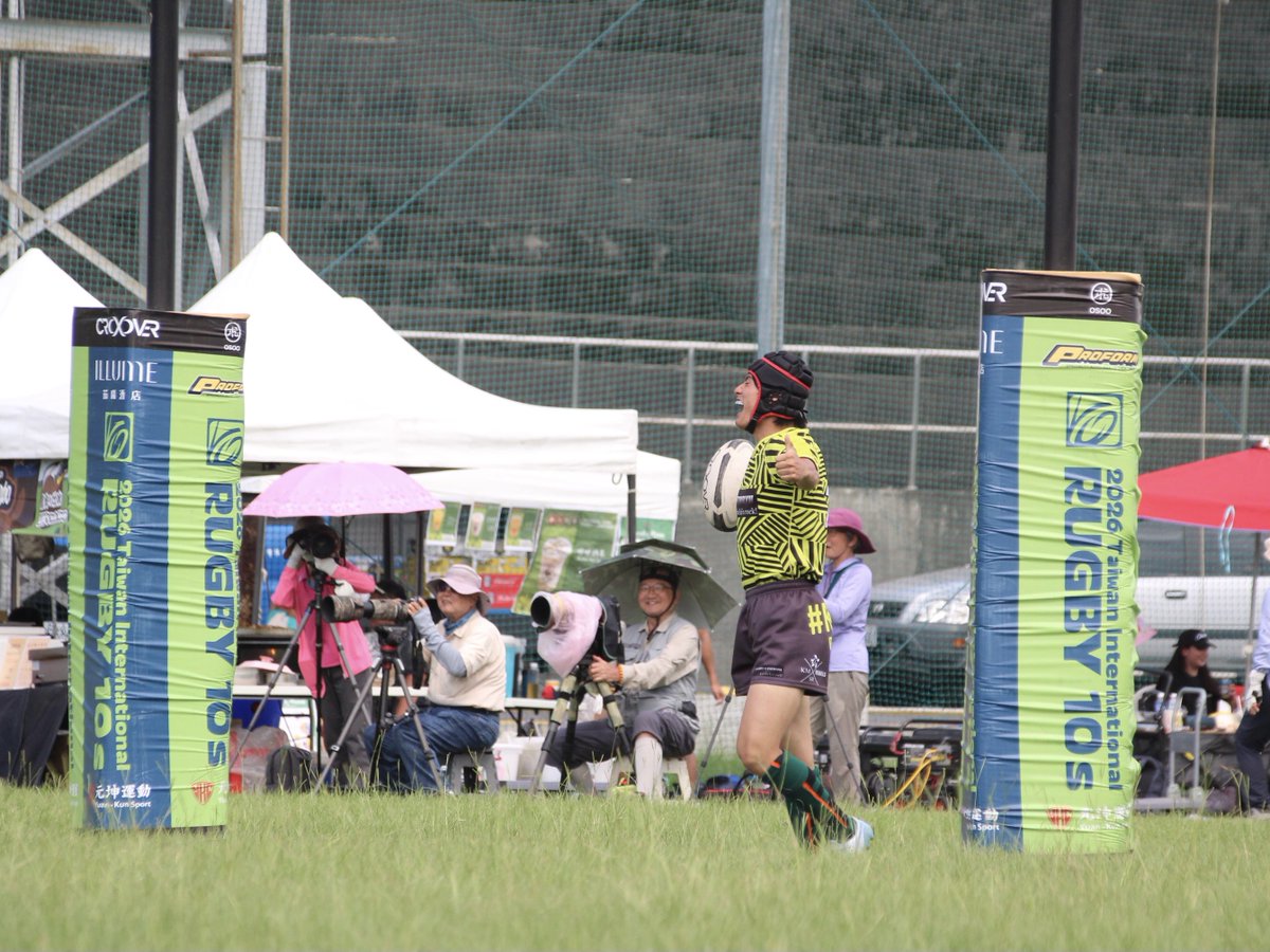 cocoderasta1112's tweet photo. ラグビー写真撮ってたらずっと炎天下やしたまに走るから汗だくで今回はいきなりの暑さで軽い熱中症なったけど頑張った価値あるって思える写真がいっぱいで嬉しい🥹 https://t.co/lS0ykxaTs0