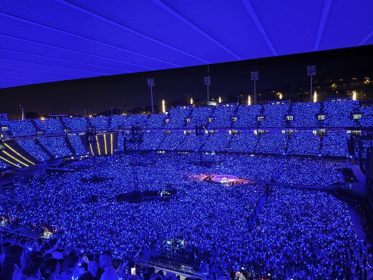 RachelBarcelona's tweet photo. Hoy hace 3 años de este concierto de Coldplay en Barcelona. Hay que repetir. https://t.co/SGsLrXjCiN