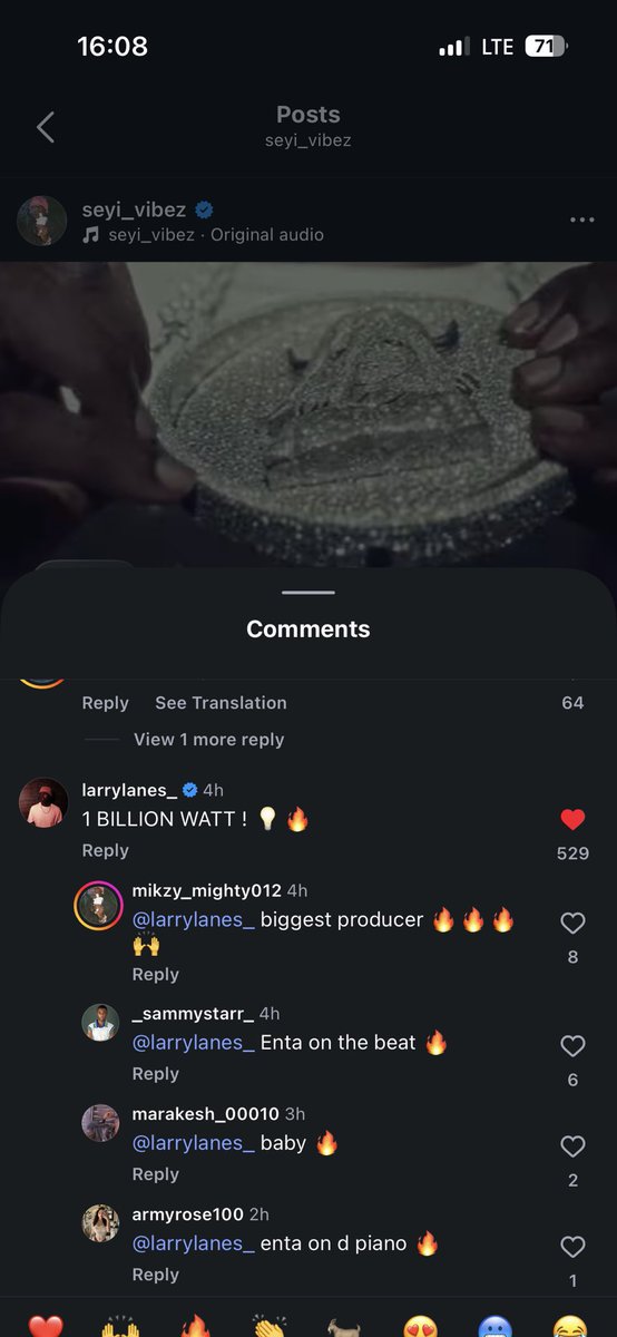 Tomzy9t's tweet photo. 1 billion ICE  on SEYI VIBEZ neck  🥶🥶🥶🥶 https://t.co/AkaK1wvU2M