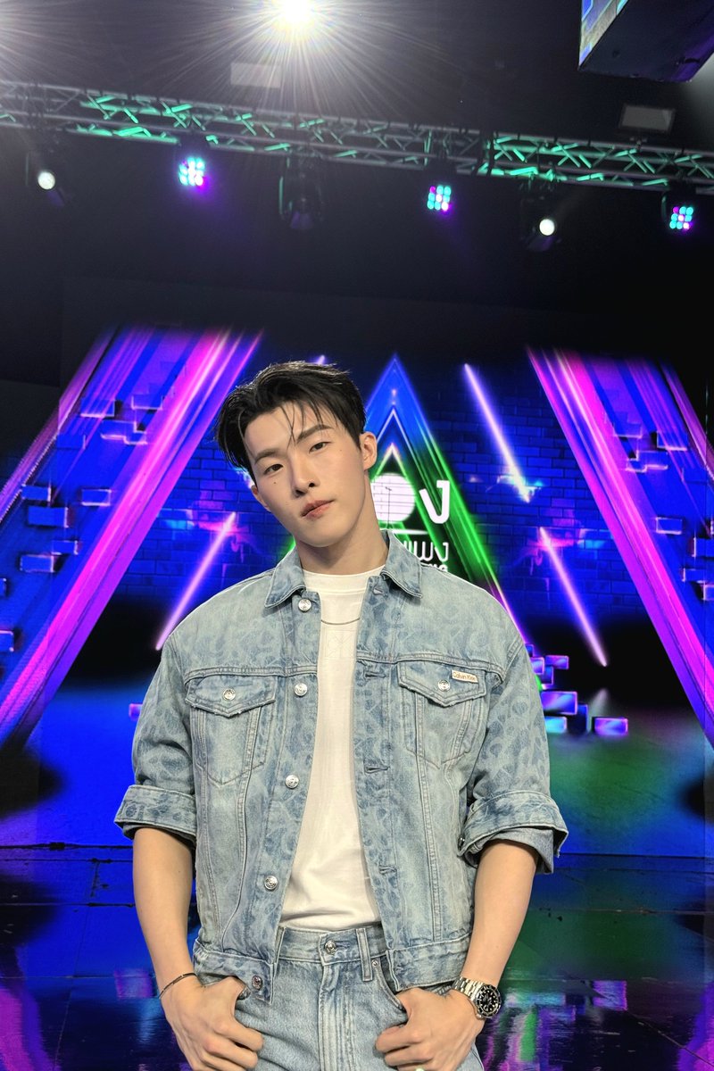 PROXIE_Official's tweet photo. เซอร์ไพรส์ครับทุกคน!!! 💥

ขอบคุณรายการ The Wall Song ร้องข้ามกำแพง ที่ชวน  #PROXIEKim มาร่วมสนุกไปกับ เจนัส - จูเนียร์ - จีวัท @VVV_theofficial ตื่นเต้นมาก ๆ ครับที่ได้มาเป็นหลังกำแพงในวันนี้ และได้ร่วมร้องเพลงกับน้องๆอีกด้วย มีความสุขมาก ๆ ครับ ดีใจที่ได้เจอทุกคนครับ (｡· v ·｡)

@jrxpry7 @Jeewath01 @janusiraa 

#ร้องข้ามกำแพงxVVV #VVV_TRIPLEV #ร้องข้ามกำแพง #TheWallSong   #PROXIEth #bROTHERSMUSIC
