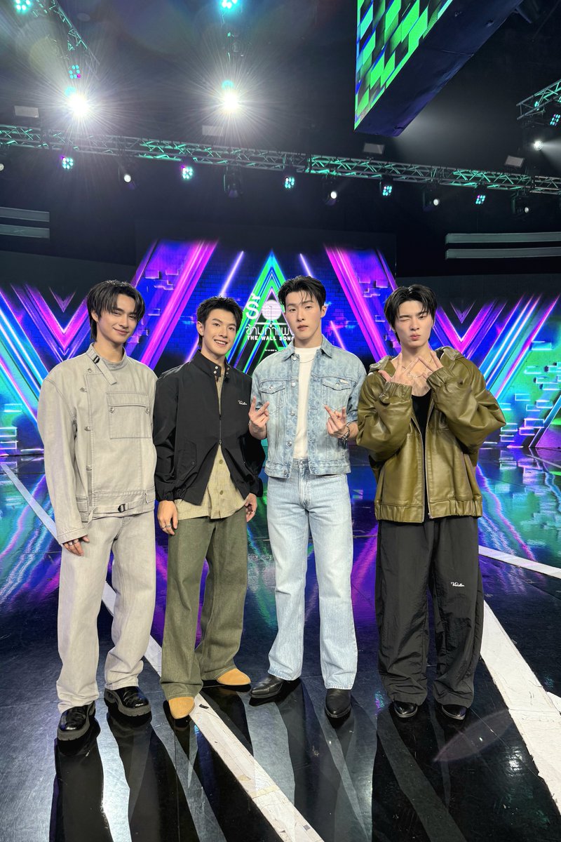 PROXIE_Official's tweet photo. เซอร์ไพรส์ครับทุกคน!!! 💥

ขอบคุณรายการ The Wall Song ร้องข้ามกำแพง ที่ชวน  #PROXIEKim มาร่วมสนุกไปกับ เจนัส - จูเนียร์ - จีวัท @VVV_theofficial ตื่นเต้นมาก ๆ ครับที่ได้มาเป็นหลังกำแพงในวันนี้ และได้ร่วมร้องเพลงกับน้องๆอีกด้วย มีความสุขมาก ๆ ครับ ดีใจที่ได้เจอทุกคนครับ (｡· v ·｡)

@jrxpry7 @Jeewath01 @janusiraa 

#ร้องข้ามกำแพงxVVV #VVV_TRIPLEV #ร้องข้ามกำแพง #TheWallSong   #PROXIEth #bROTHERSMUSIC