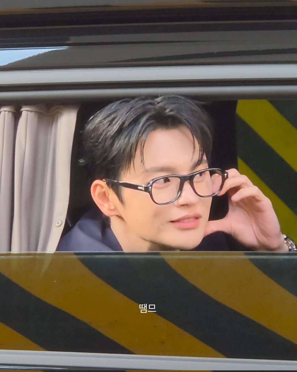 lovealongmngkkk's tweet photo. 260528 발렌타인 퇴근길 #서인국 
😙🤗🥰😍💗💕💖💞💞💕💕💕 https://t.co/7IAXYBUywo