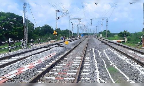 CNBCTV18News's tweet photo. #HBLEngineering wins ₹1,714-cr #Kavach order from #ChittaranjanLocomotive
@jpullokaran
https://t.co/C04GCxLO5G https://t.co/FM8XeH0jtF