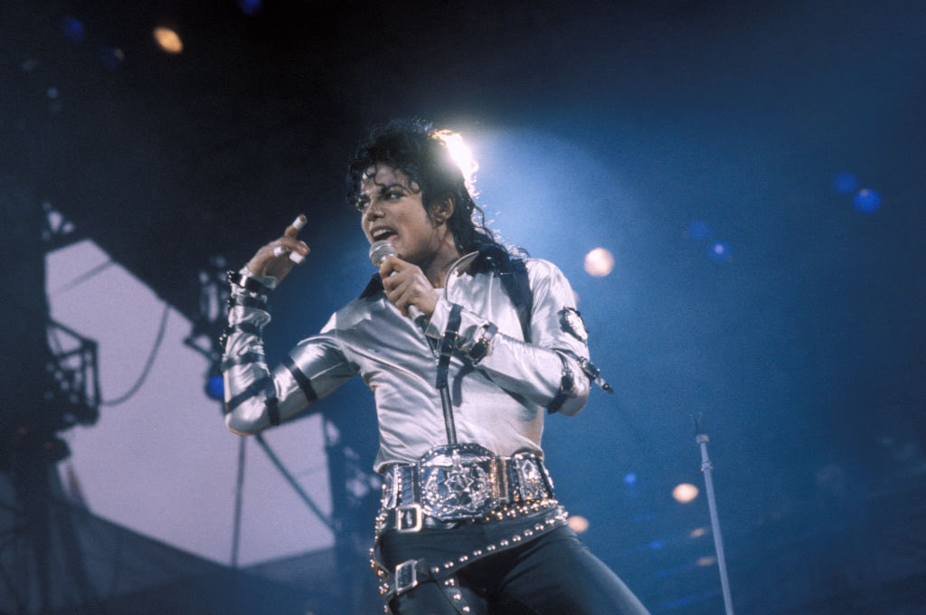 ute_schlieper's tweet photo. Ich habe ihn 1988 live gesehen.
Michael Jackson auf der Bad World Tour – eine Ikone, eine absolute Ausnahmeerscheinung… unvergesslich. 
Wer von euch hatte das Glück, ihn live zu erleben?
#MichaelJackson #BadTour #Legend https://t.co/7iyE967lo0