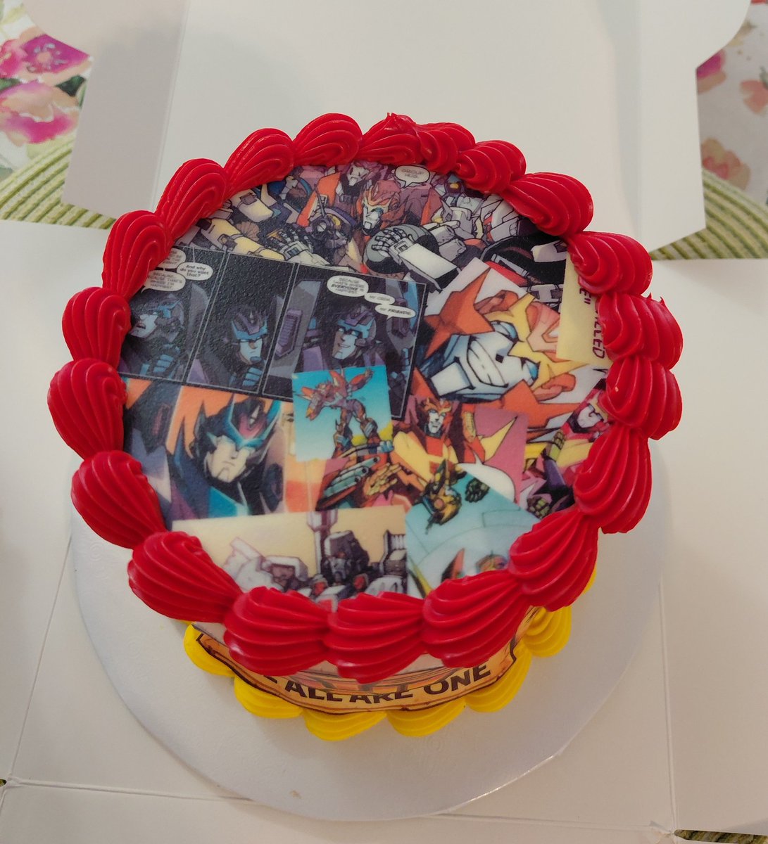 flatvvoods's tweet photo. I love having free will

anyways here's the idw rodimus cake me and ashe got from a local bakery https://t.co/pOx8HQGpYT