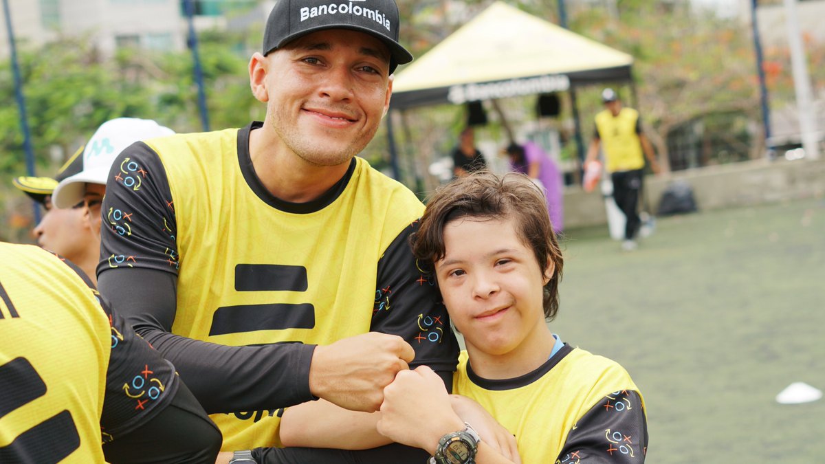 FCCColombia's tweet photo. @Bancolombia realizó el primer Campamento de Fútbol enfocado en la participación de niñas, niños y adolescentes con síndrome de Down y otras discapacidades intelectuales en Barranquilla, promoviendo inclusión y autonomía desde el deporte. ⚽🤝
 1/4🧵 https://t.co/dOx4a7pv7K