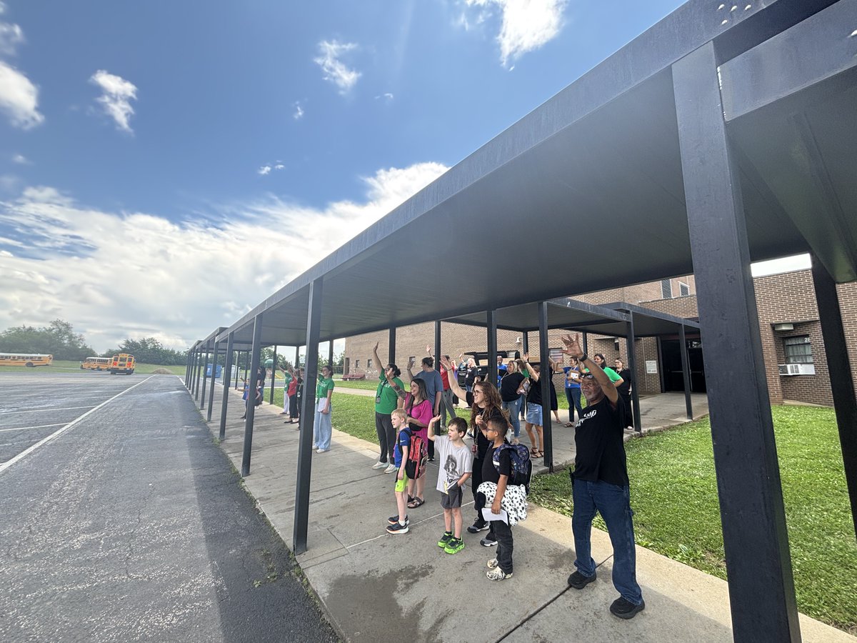 MercerCoSchools's tweet photo. It was a bittersweet farewell for our MCES students! Not only are they saying goodbye to their teachers for the summer, but they are also bidding a final farewell to the "Old MCES"  building. We can't wait to welcome everyone back to the brand-new MCES in August. 
Enjoy Summer! https://t.co/WtQg2uzEyL