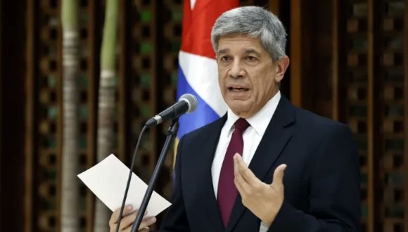 OrlandoJavierRG's tweet photo. El viceministro de Relaciones Exteriores de Cuba, denunció este miércoles que la revista estadounidense Político continúa incitando a la guerra contra Cuba, proclamando que “todo está listo y solo falta la aprobación de Trump”. https://t.co/pHHT766W9e