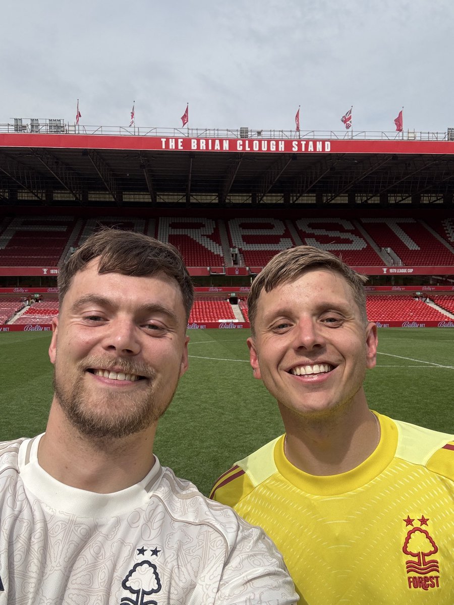 maxbscott's tweet photo. Bucket list ✅ 🤯

Blagged my way onto a Forest legend’s squad. 

M. Scott ⚽️ 
J. Bennett 🅰️

8-1 (w)

I’ll die a happy man.. https://t.co/85u5BLKzjt