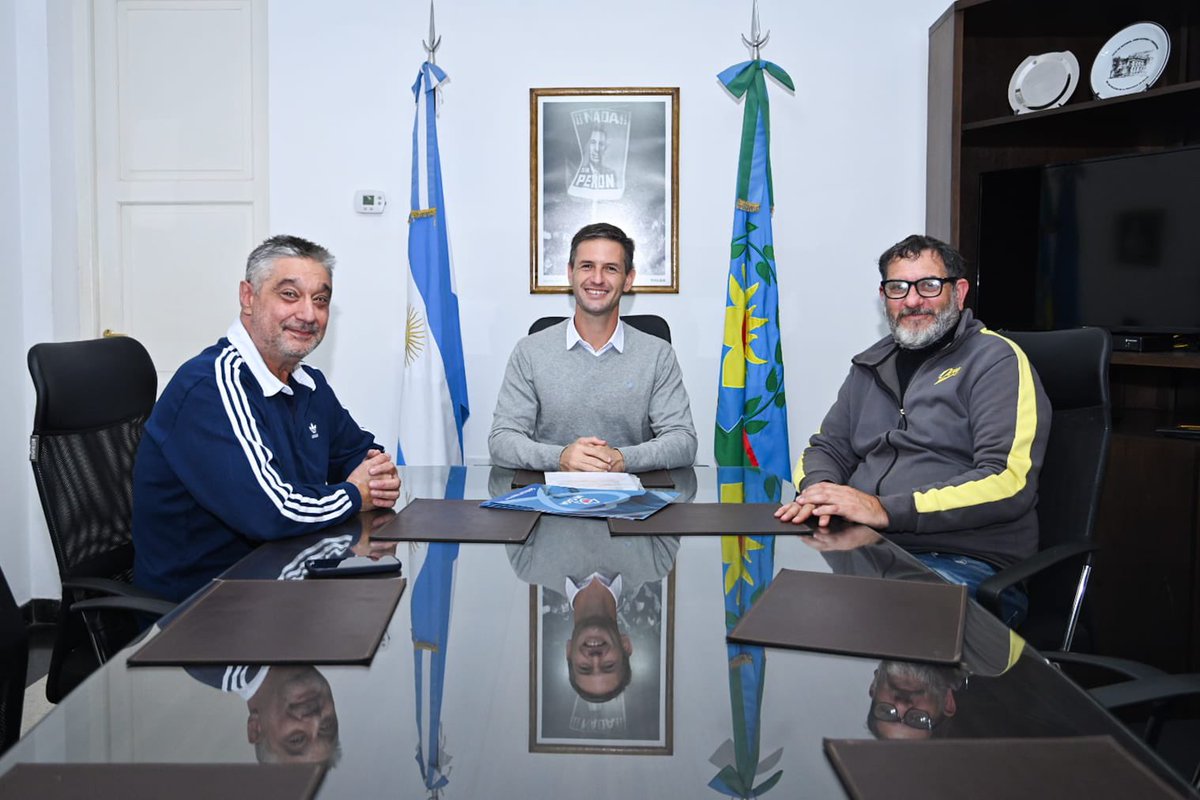 secasfpi's tweet photo. Hoy, nuestro Secretario General, Carlos Ortega, estuvo reunido con el Intendente de San Vicente, @nico_mantegazza, y el Concejal @chapubarralle, en un encuentro donde compartieron una agenda de trabajo y diálogo sobre distintas iniciativas vinculadas a la realidad de las y los trabajadores y la comunidad.