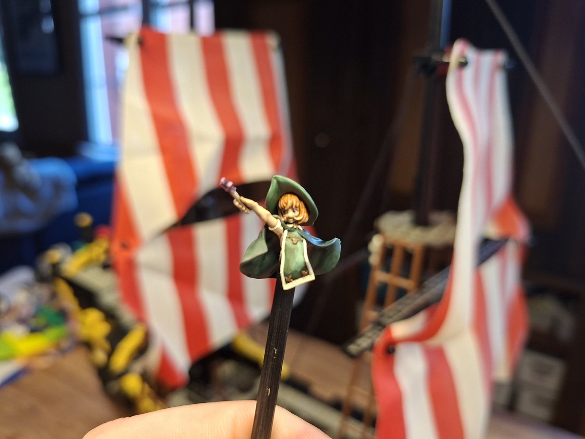GasFloryHobby's tweet photo. Her outfit slowly comes together. This evening I can try to focus on her legs and the base! https://t.co/o9EbS21Ami