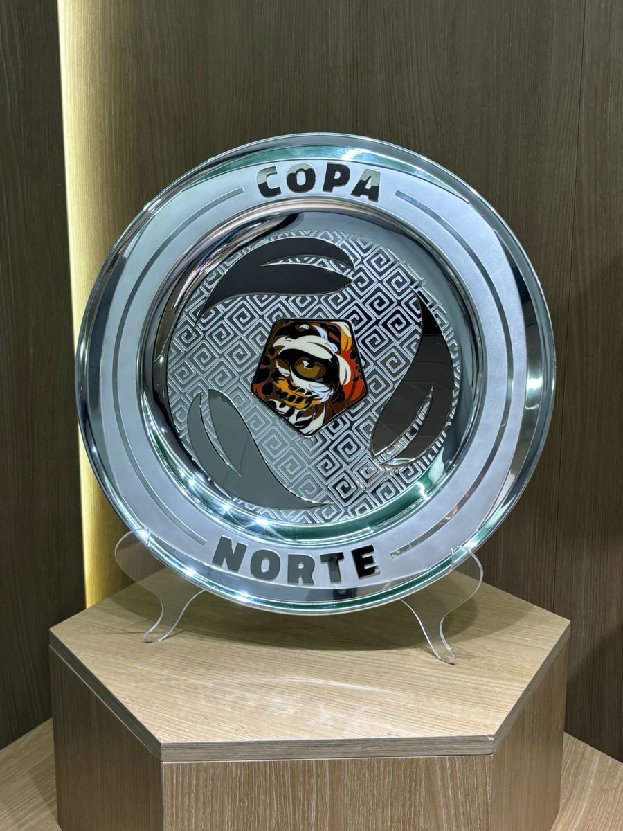 larissabalieir0's tweet photo. ↪️EM PRIMEIRA MÃO PRA VOCÊS - O TROFÉU:

Logo mais, às 20h, acontece no estádio Carlos Zamith, em Manaus, a decisão da Copa Norte entre Nacional x Paysandu. https://t.co/9CnQieebd8