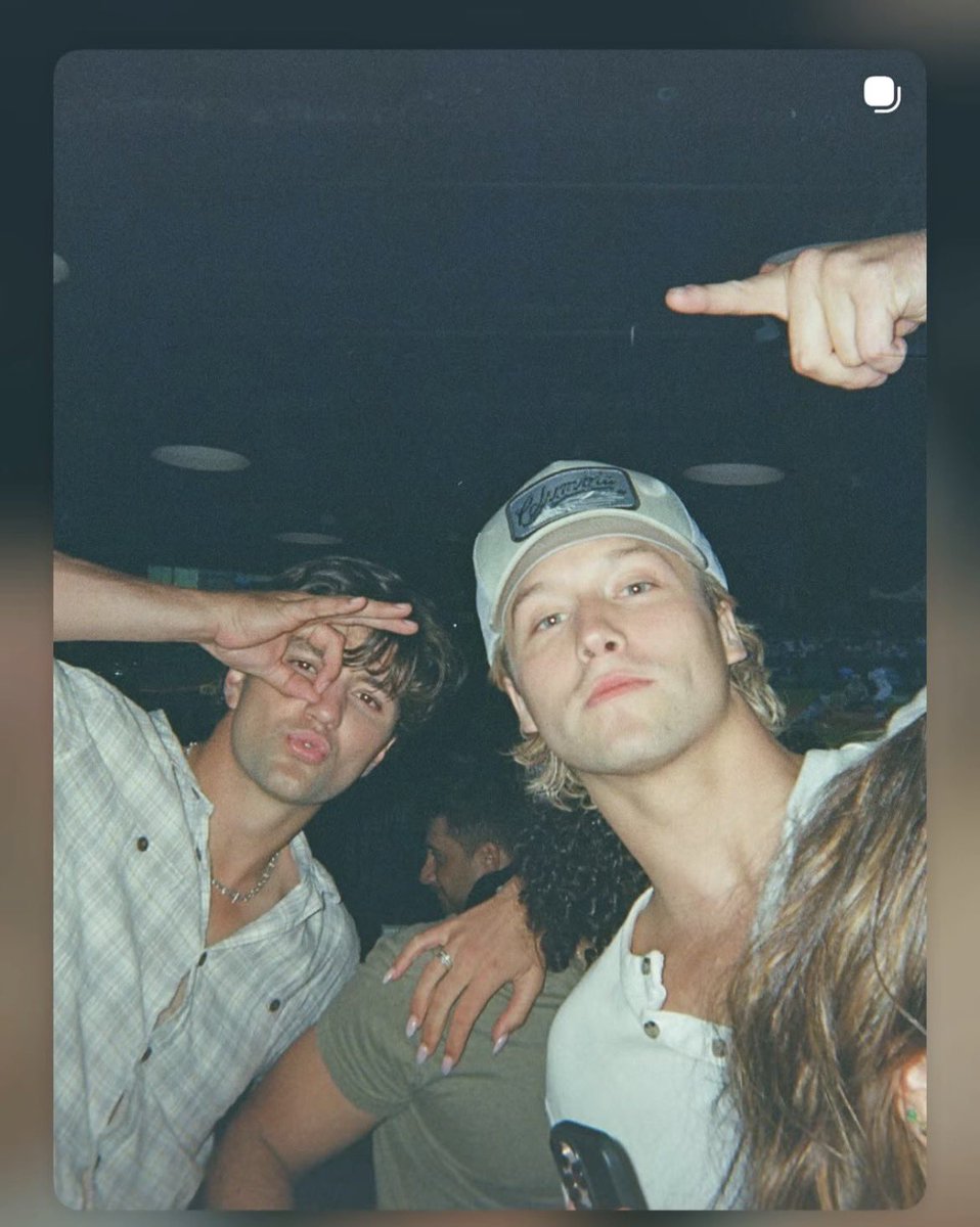bry 𑣲⋆ off campus🏒 tweet media