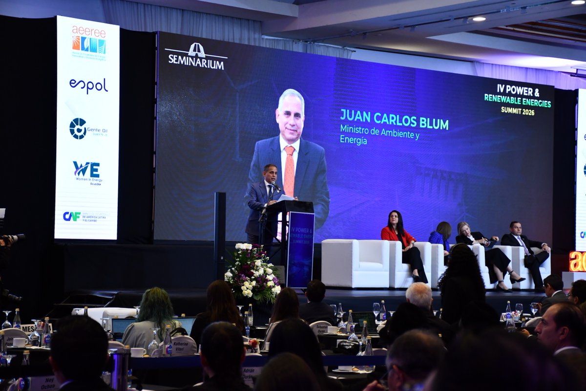 EcuadorMAE's tweet photo. 📍[ENTÉRATE]

El ministro @JuanCarlos_Blum  participó en el IV Power & Renewable Energies Summit 2026, evento que reunió a autoridades del sector energético, inversionistas, empresas privadas y academia para abordar temas como la diversificación de la matriz energética y el potencial de las energías renovables en Ecuador.

El ministro Blum se refirió al nuevo marco normativo impulsado por el Gobierno Nacional: “Enviamos un mensaje claro al país y al mundo: Ecuador está abierto a la inversión, a la innovación y a la construcción de un nuevo futuro energético que se logrará también, junto al sector privado”.