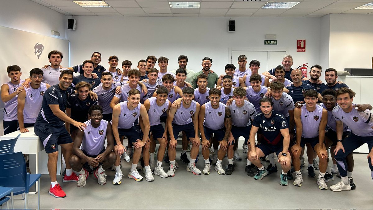 CanteraGranota's tweet photo. 𝐅𝐚𝐦𝐢𝐥𝐢𝐚 🐸

#AtléticoLevanteUD https://t.co/x75yPqbNeV