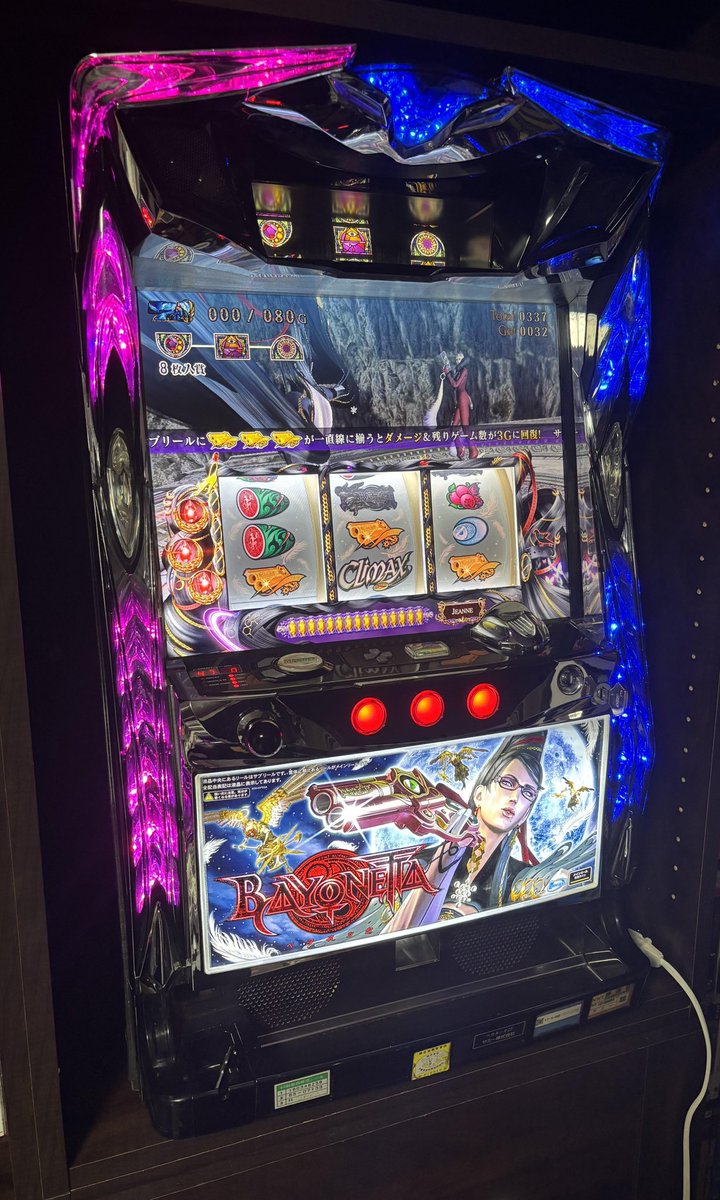 tk1411_'s tweet photo. I want this PC Case and this Pachinko Slot Machine. #bayonettacollection https://t.co/gT98bhRQjU