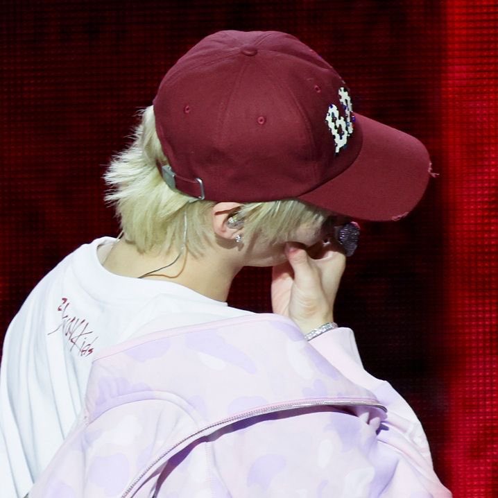 d1sorderlynoise's tweet photo. does anyone have another angle of this mimo pic i wanna see the cheek squish https://t.co/Dl8ZRoJmhj