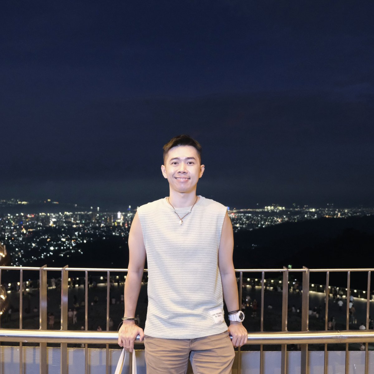AndyWong0502's tweet photo. City lights and Cebu nights ~ 🌃✨🇵🇭
.
.
.
#NightView #TOPSCebu #Cebu #Philippines #CEB https://t.co/gLR8bT21G7
