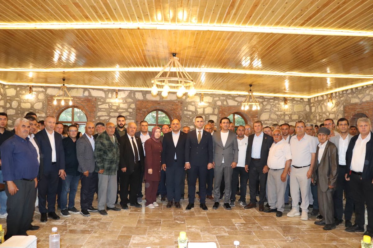 selendikaym's tweet photo. Kaymakamımız Sayın Mücahit Enes YILDIZ, İlçemiz Seyhan Dilik Parkı’nda Kaymakamlığımızca düzenlenen bayramlaşma programına katılarak vatandaşlarımızla bayramlaştı ve hemşehrilerimizin mübarek Kurban Bayramı’nı tebrik etti.
📎https://t.co/yHU2qY4Kjk https://t.co/gsLbgsQVpW