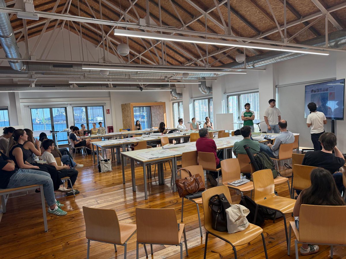 FerM_GM's tweet photo. Terminamos esta semana el curso de Urbanística 2. 

Los estudiantes han trabajado propuestas de revisión del Plan General de Jumilla a partir de análisis de escenarios e identificación de la Infraestructura Verde municipal.

@etsae_upct 
@UPCToficial https://t.co/90jeQVr4OO