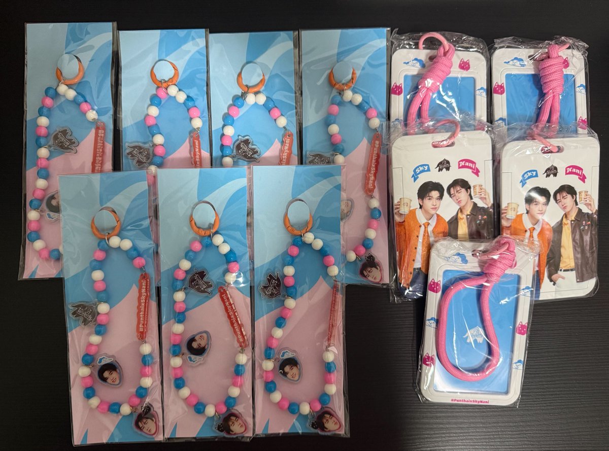 yvbyou's tweet photo. 💌 wts / พร้อมส่ง

— SkyNani holdercard อันละ 135
— Skynani สายข้อมือ อันละ 100
รับholder + สายข้อมือเหลือเซตละ 200

— Photocard PondPhuwin ปล่อยคู่เซตละ 450฿ 
— Photocard WilliamEst ขายคู่เซตละ 250฿

📮ค่าส่ง 35฿ สนใจทักเดมได้เลยค่ะ
#ตลาดนัดgmmtv https://t.co/WacGU2vHiy