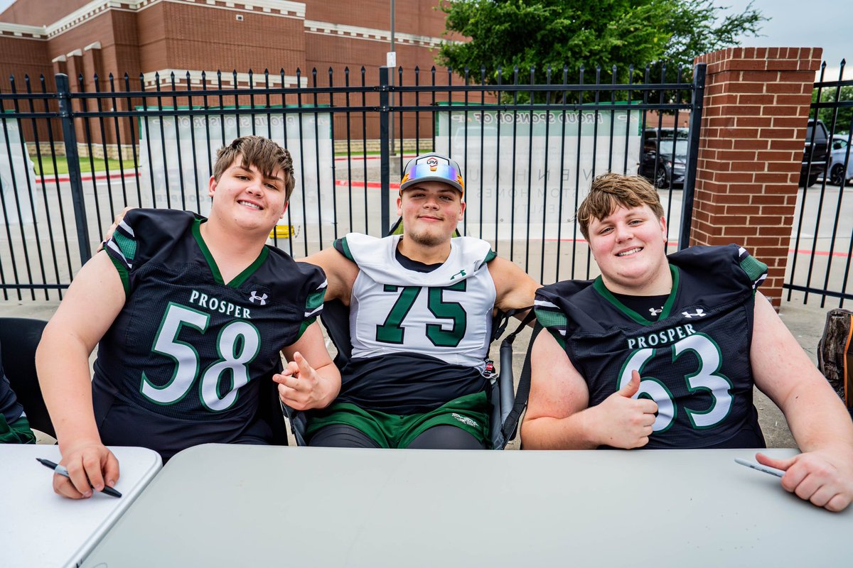 Blaze_of_Joy's tweet photo. 🏈 @ProsperEaglesFB 💚 Moments That Matter! 🥹

At the Prosper spring game, it wasn’t just about the action on the field, it was about connection. 💚

Varsity players took time to sign autographs, interact with the younger kids, and take photos with them. Moments like these are what the program is all about building something bigger than football. 👏

📸 Don’t miss these memories, check out the full photo set here:
https://t.co/j1RC2WvJ8S

@ProsperEaglesFB @Coach_Moore5 #TXHSFB #ProsperFootball #SpringGame #Community