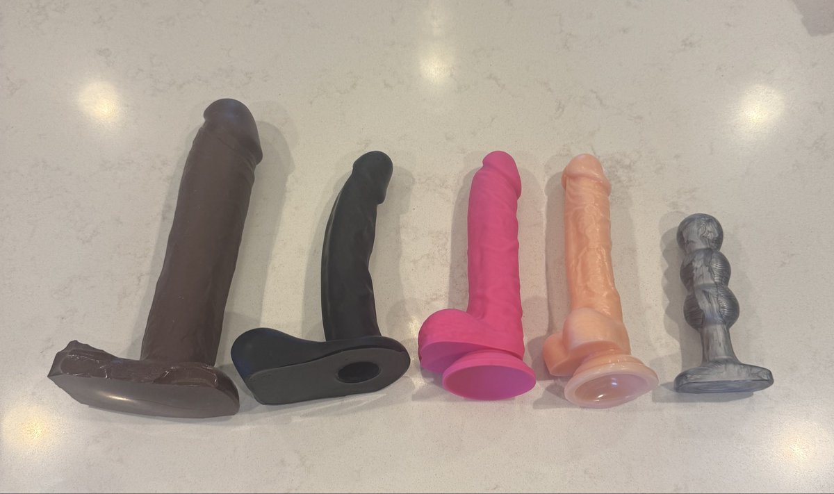 Ms_K9999's tweet photo. Which one are you? #strapon #strap #bdsm #pegging https://t.co/dOlX1kIvhX