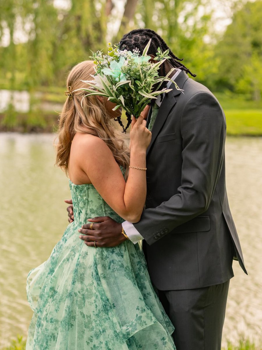 kvng_chi's tweet photo. Finally a prom with my queen ✨ https://t.co/JrJsLkVgh3