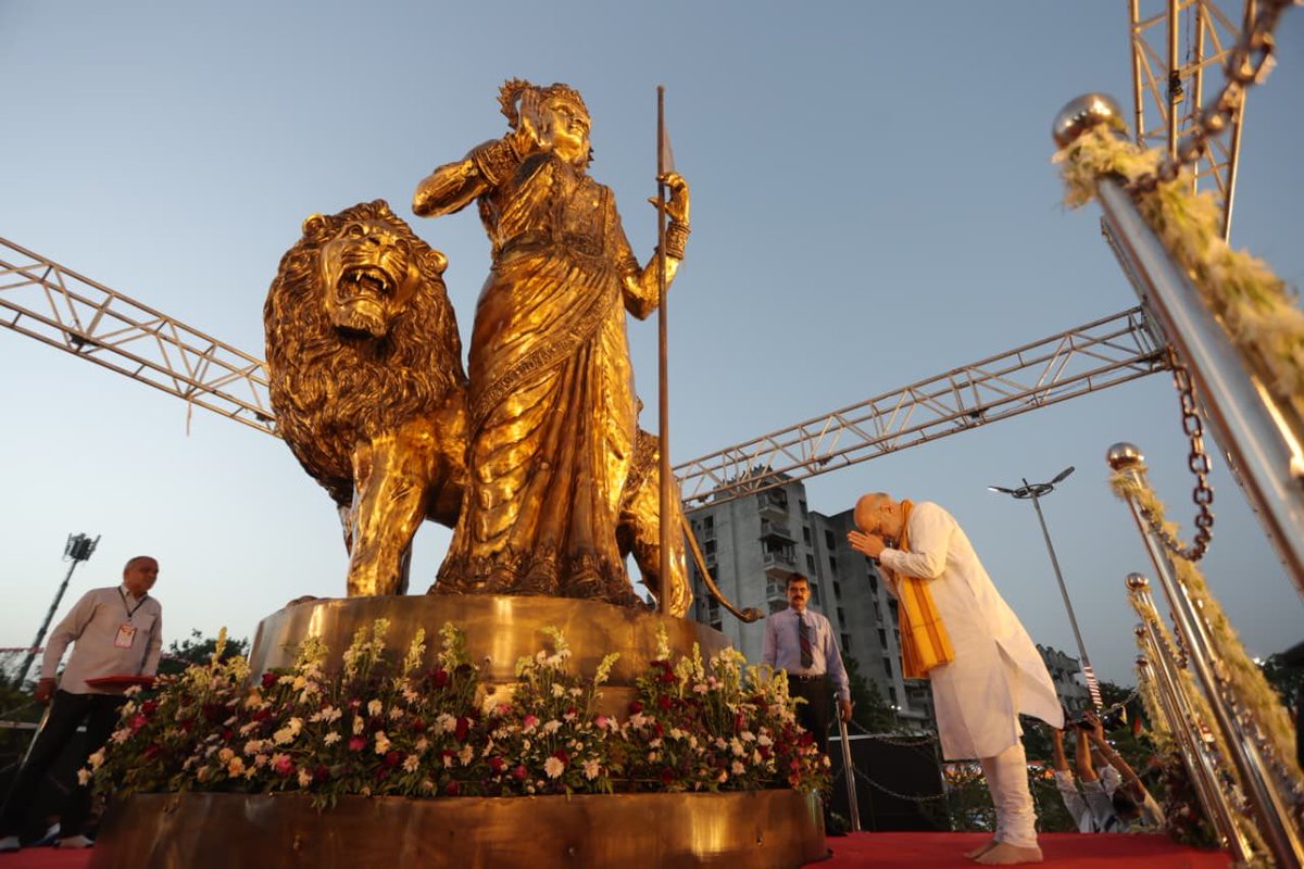 DeshGujarat's tweet photo. HM Amit Shah unveiled 18 ft high Bharat Mata statue by AMC at Nava Vadaj circle in Ahmedabad today https://t.co/sdHcHesPZ9
