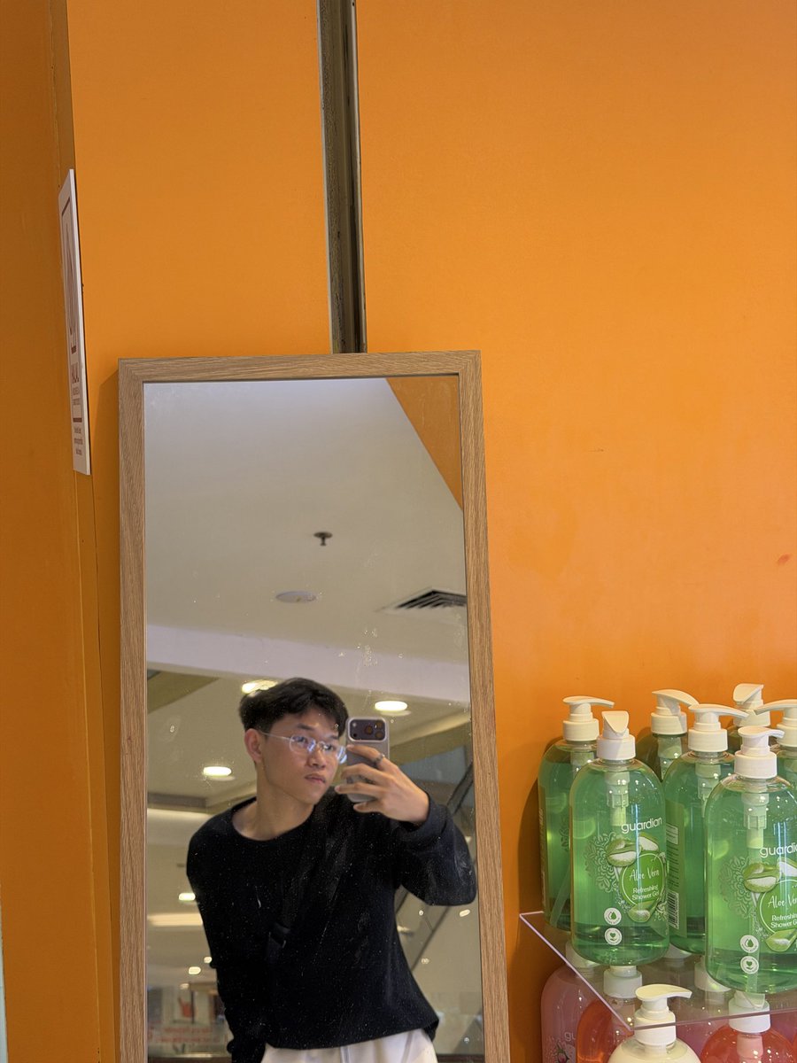 GibertJunnares's tweet photo. Kejebak hujan banget inimah, temenin napa !! https://t.co/mm9ZtE70nU