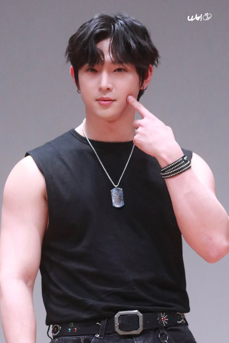 1eexd0's tweet photo. 260528 도쿄팬싸

이도짱 카와이

#원어스 #ONEUS #이도 #LEEDO #イド https://t.co/twOEePOPWi