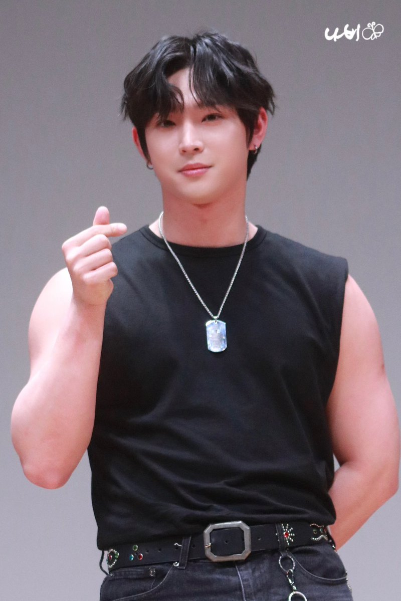 1eexd0's tweet photo. 260528 도쿄팬싸

이도짱 카와이

#원어스 #ONEUS #이도 #LEEDO #イド https://t.co/twOEePOPWi