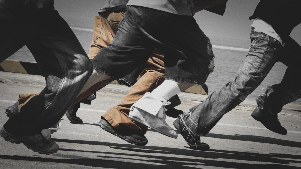 Corwtis's tweet photo. Youth (noun):
Running without knowing where you’re going and not needing an answer. https://t.co/eUI7XiiFvg