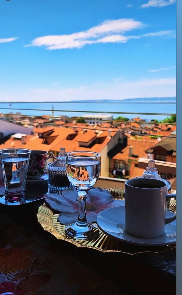 FatmaAk00888091's tweet photo. Kahvenin tadı hatırında,sohbetin sıcaklığı  dostlukta saklıdır...! 😎

#MusmutluBayramlar😍☕🍬
#SevgiDoluAkşamlar 🌛🌹 https://t.co/FNgM8GScVK