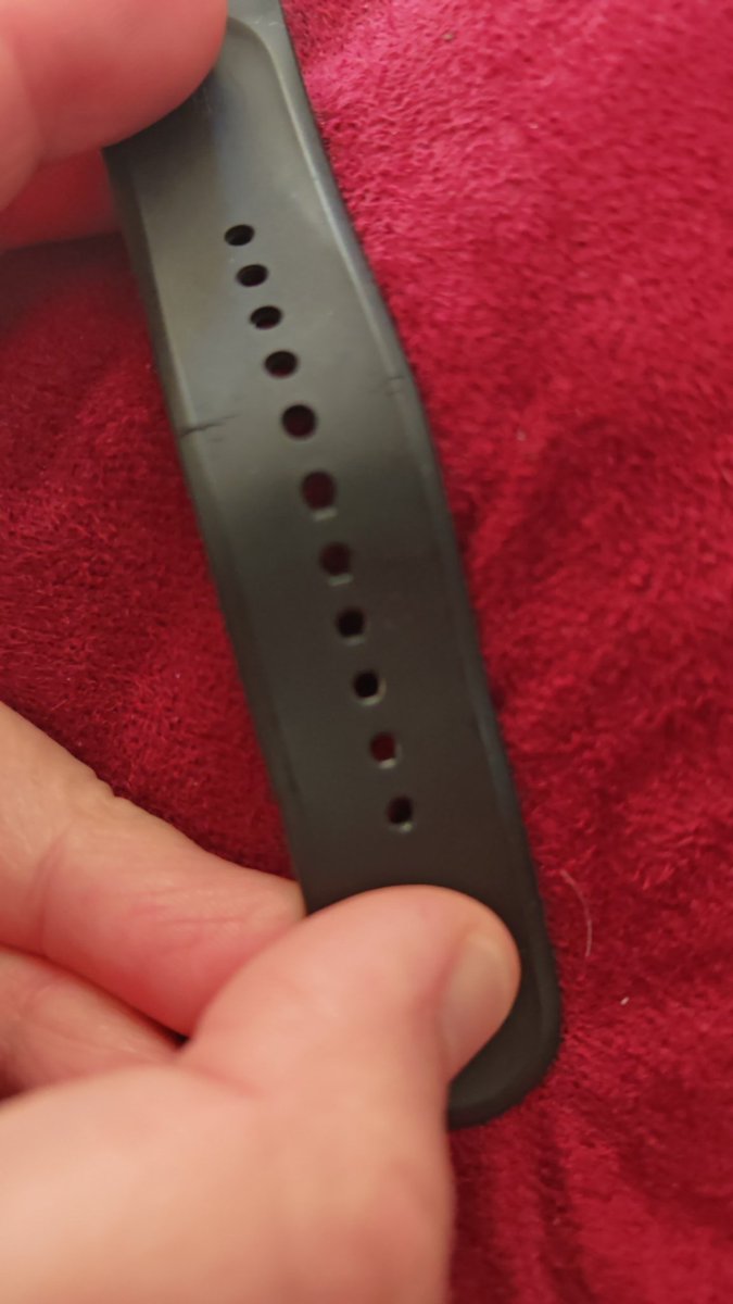 rob991's tweet photo. Nach über einem Jahr hat das Armband meine Fitness Uhr aufgegeben. Irgendwann war Chlor und Schweiß dann doch zu viel.

Bin aber dennoch begeistert von der Qualität. @Xiaomi https://t.co/OPxUvpNTlR