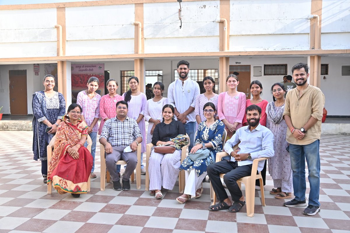 pranyus's tweet photo. 🌸 PRANYUS celebrated World Menstrual Hygiene Day with a large-scale awareness &amp; training program at DIET Hall, Anuppur under the Mission Nirog Nari Project. https://t.co/wcWCg4jJpP