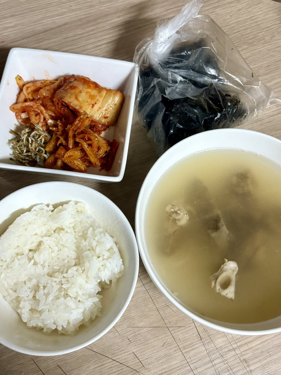 chaechaemeal's tweet photo. 2026년 5월 28일 

컴포즈 어센틱말차라떼, 크로플
컴포즈 어센틱말차라떼, 모찌바치케 초코
뼈없는 갈비탕, 반찬, 밥 https://t.co/YOqTCVA7qp