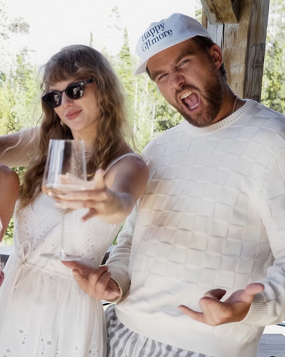 updateswiftbr's tweet photo. ESTAMOS ANSIOSOS! Em entrevista à Variety, Suki Waterhouse confirmou que foi convidada para o casamento de Taylor Swift e Travis Kelce. 🥹🧡

“Nada é mais assustador do que a parte do planejamento em si, né? Eu vou ao casamento da Taylor, e talvez eu consiga alguma inspiração. Vai ser incrível.”