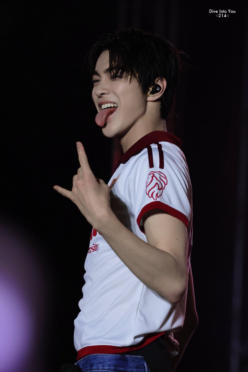 HyeonHoism's tweet photo. Pendapat OP tentang penampilan HyeonKeon hari ini di Kyunghee Univ
"Keonho tampan bikin cowok dan cewek klepek klepek sama dia"
"Keonho langsing banget ya"
"Seonghyeon tampan"
"Seonghyeon nih cowok yg badannya keker banget" https://t.co/3C6bNXNbaJ