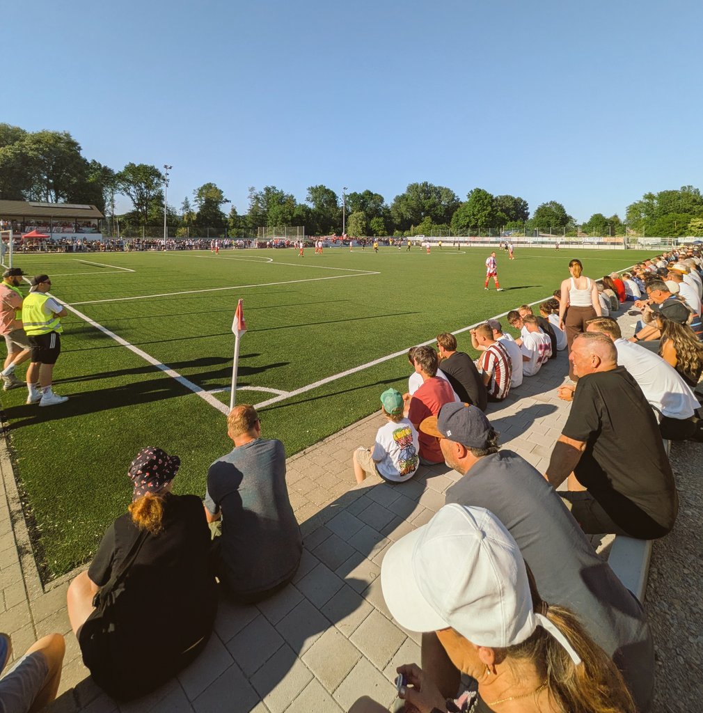 unia_berlin's tweet photo. 25.05.2026 TSV 1860 Staffelstein - 1.FC Kronach 4:0, Relegation zur Bezirksliga Oberfranken, Bernd Potzel Sportanlage Oberau, 1307(300)

Der Gast aus der Kreisliga mit viel Kampf und Einsatz, aber am Ende ohne Chance gegen den Bezirksligisten...

#groundhopping #relegation https://t.co/spwhqPSrcj