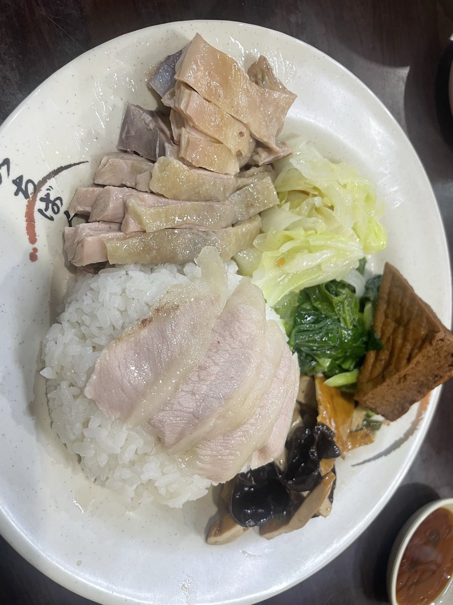 r_sign's tweet photo. 台湾出張折返し
こんだけ暑い中で走り回って
大汗かいて
よく太れるなと自分でも思う https://t.co/jhSTYxj290