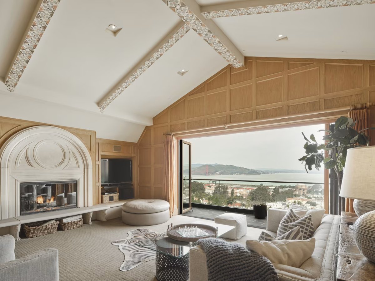 IntDesignDiva's tweet photo. Five-story, $17.75 M manse a block from the Presidio with stunning views of the Golden Gate Bridge from every level. https://t.co/GUsLvzwdRH