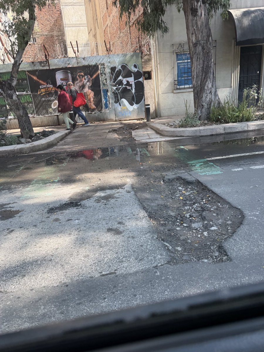 1raspado's tweet photo. @warkentin Así tres semanas Chapultepec esquina con Praga 📍 @AlessandraRdlv @ClaraBrugadaM @GobCDMX https://t.co/r6GYo2wzC3
