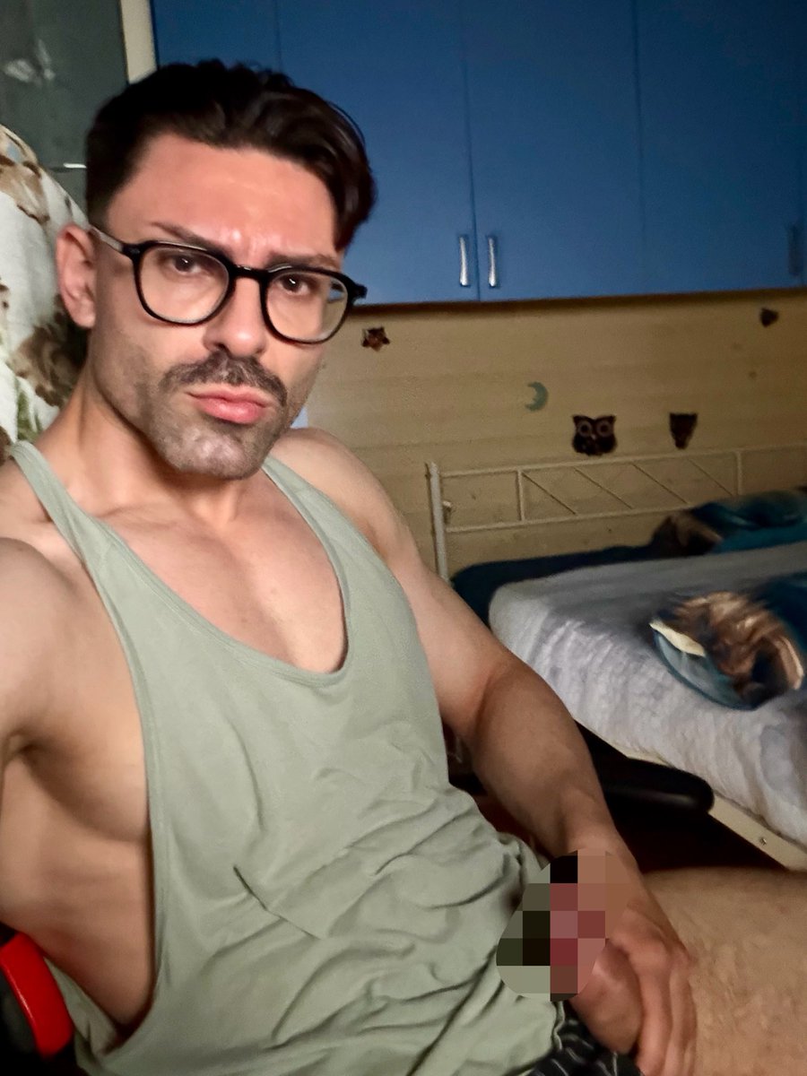 linotoon7's tweet photo. Italian dilf here https://t.co/NP39cxwVe5 https://t.co/5AJeTVrcaX
