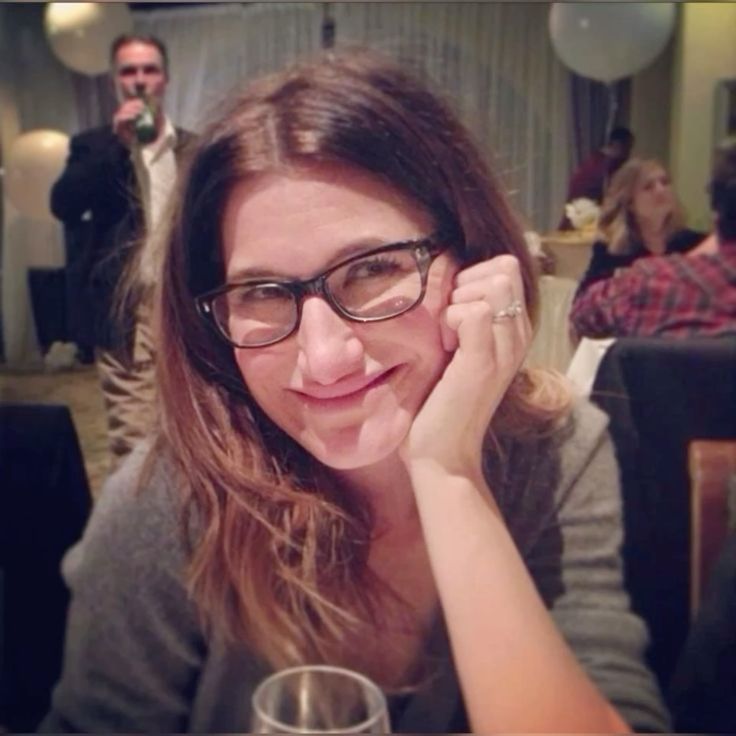 thrnhahn's tweet photo. Okay, but she with glasses is another level of perfection https://t.co/40DZqMIzII