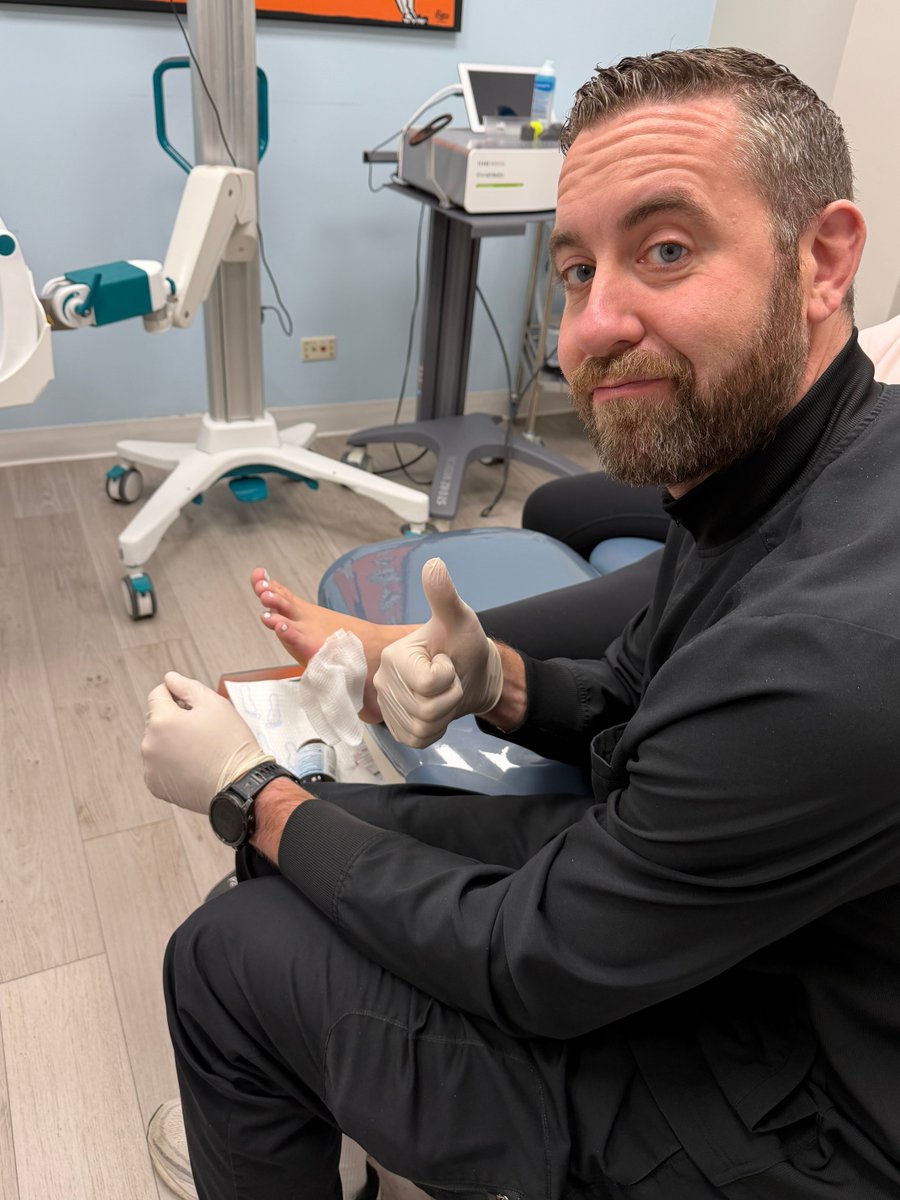 AdvancedFootChi's tweet photo. 📸 Check out this great shot of Dr. Hare in action at our Joliet office!
If you’re experiencing foot or ankle pain, don’t hesitate to reach out. Our team is ready to help you rebound and get back to doing what you love! 
#Podiatrist #FootHealth #Joliet #MeetTheDoctor https://t.co/SbYKoOaWjY