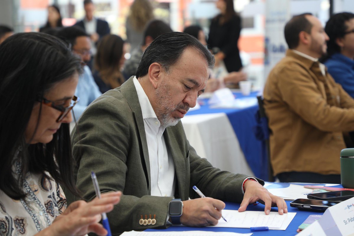 InclusionQuito's tweet photo. 🏙️ #QuitoNosCuida | ✨El nuevo Observatorio Social ya es una realidad. para diseñar mejores políticas públicas basadas en datos reales y estadísticas oficiales. 📉🔍

🔗 Revisa la nota completa en el link de nuestro portal  https://t.co/bhTpL55KDM

#QuitoRenace
#QuitoNoSeDetiene https://t.co/2J8EUxXn60