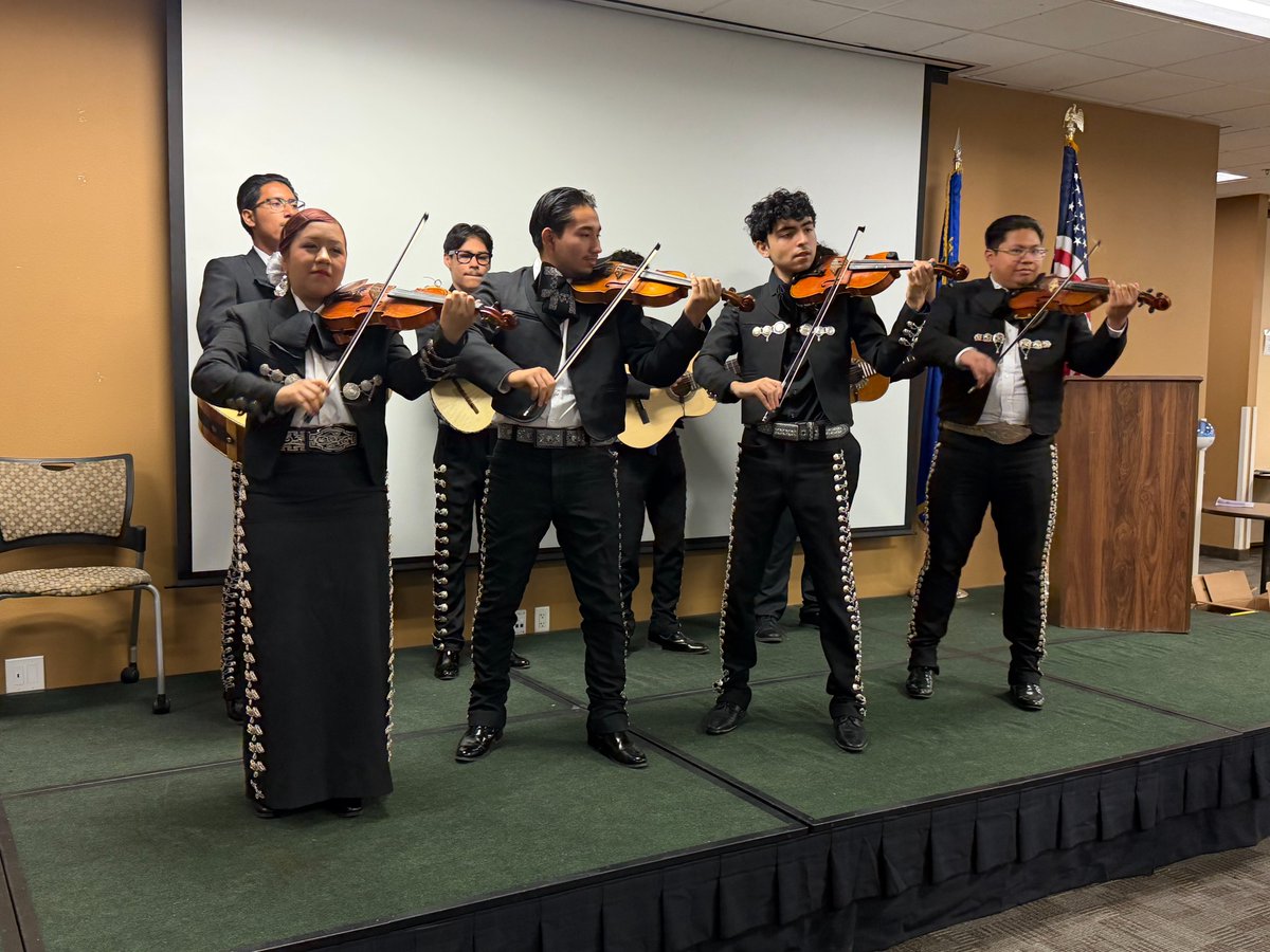 LombardoSNV's tweet photo. Fue un placer acompañar a los graduados de la Academia Civil Hispana de LVMPD y entregar certificados de parte de la Oficina del Gobernador. ¡Felicidades a todos! https://t.co/BylZ9RrO7r